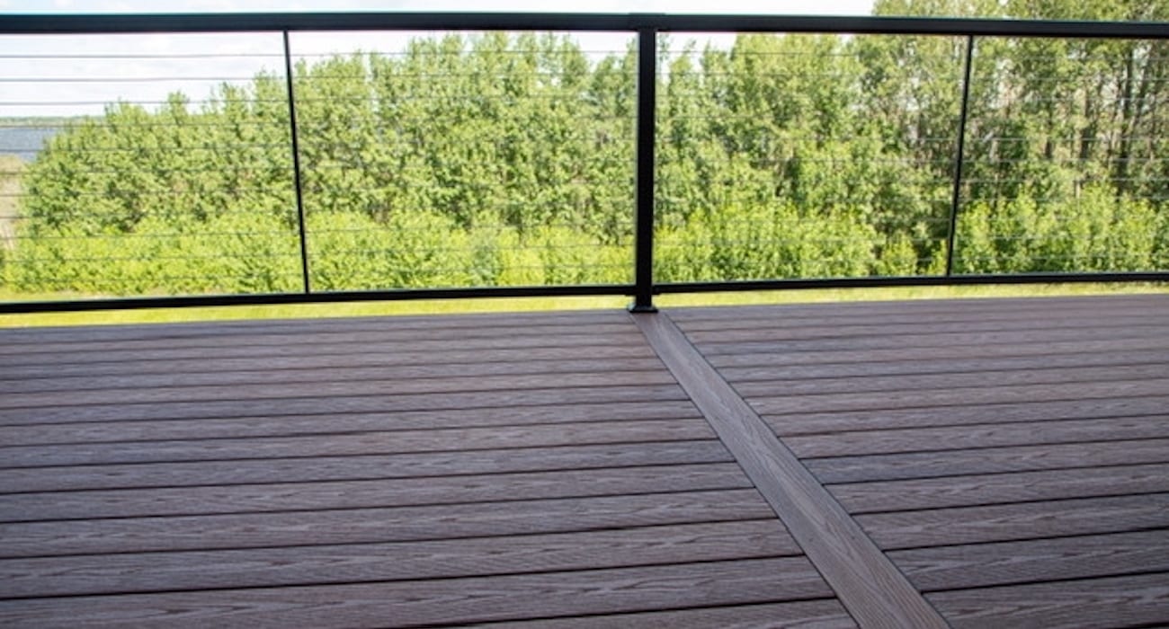 Prestige Woodworks - Christian Neudecker - Deck Builder - Hawksridge - Fiberon Composite - Goodlife line Colour Bungalow - Fortress Cable Railing - Trex Rain Escape - 7