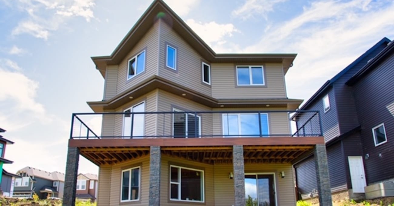 Prestige Woodworks - Christian Neudecker - Deck Builder - Hawksridge - Fiberon Composite - Goodlife line Colour Bungalow - Fortress Cable Railing - Trex Rain Escape - 9