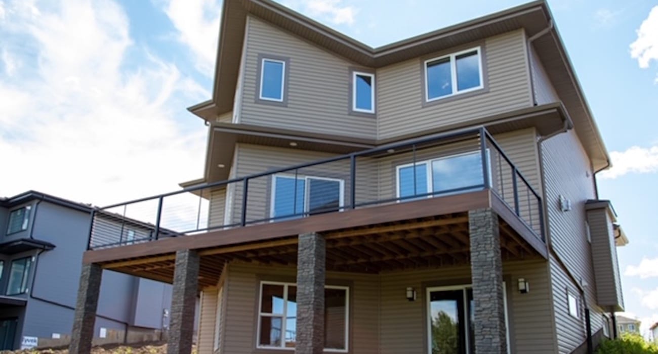Prestige Woodworks - Christian Neudecker - Deck Builder - Hawksridge - Fiberon Composite - Goodlife line Colour Bungalow - Fortress Cable Railing - Trex Rain Escape - 8
